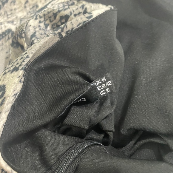 Boohoo snake skin romper US size 10 - Picture 3 of 5